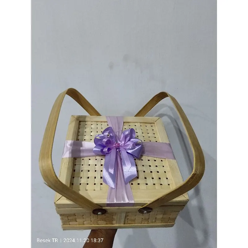 Besek bambu Trenggalek untuk hampers