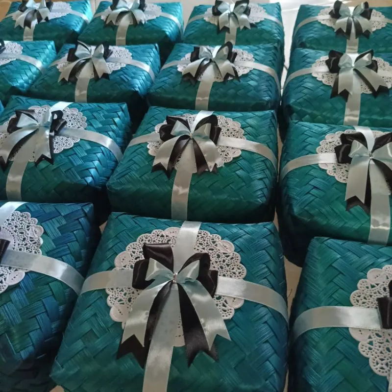 Besek hampers pita
